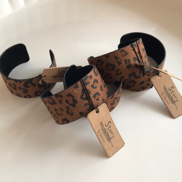 Leopard Print cuff bracelet - Picture 6 of 6